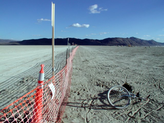 trashfence.jpg